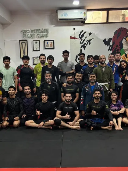 A Sunday Jiu-Jitsu session with the crew. We believe in consistency, and that means showing up even on weekends to sharpen our skills and support our teammates.