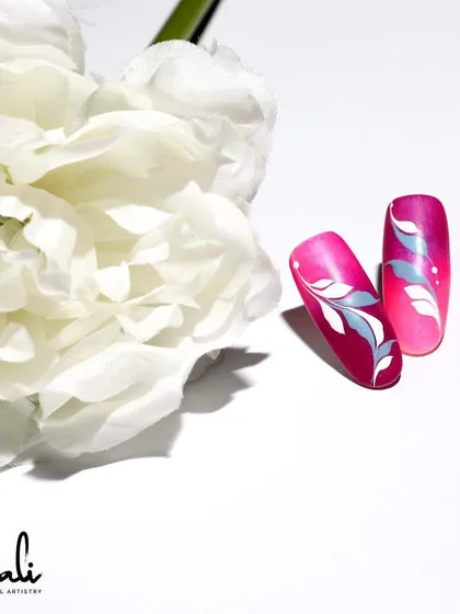 A simple yet elegant swirl design on a vibrant pink ombre base.