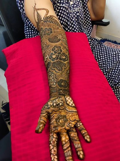 Hajira Mehendi Artist - Mehndi Artist Services Intricate Bridal & Sangeet Designs photo 48