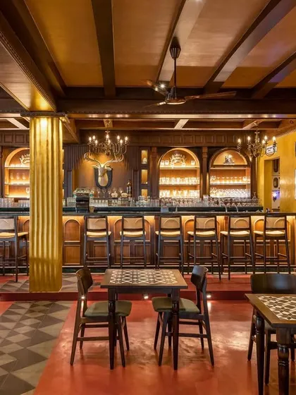The bar at Adda 1522 has a classic, old-world pub feel. We used dark wood, warm backlighting for the glassware, and a fluted golden pillar to create a sophisticated and timeless look.