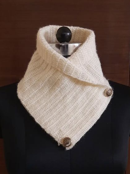 Our stylish crochet neck warmer in a classic off-white. This is a chic and practical alternative to a full scarf, perfect for layering over sweaters or under jackets for a sophisticated winter look.