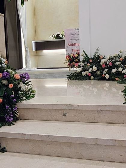 The complete view of a decorated staircase, leading the eye towards the welcome sign and the event entrance.