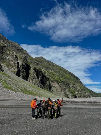 The landscape starts to change dramatically as we approach the pass, with the greenery giving way to the barren terrain of Lahaul.