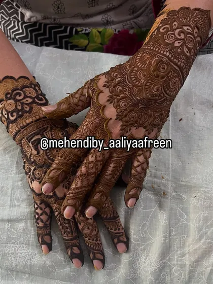 A cute design incorporating the initials 'F' and 'T' into an intricate pattern.