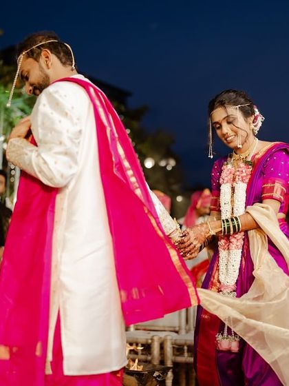 The couple performing the 'saat phere' around the holy fire.