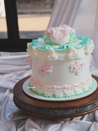 Modern & Minimalist Cakes photo 37