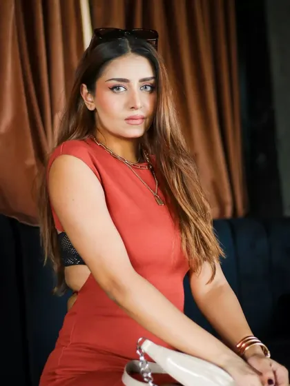 A direct and engaging portrait. The model's gaze connects with the viewer, making this a powerful shot for an influencer's profile or a brand feature.