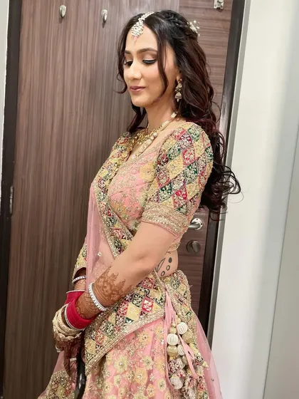 A fresh and natural makeup look for a wedding guest. I used earthy tones and a light hand to create a subtle enhancement that looks beautiful and feels comfortable.