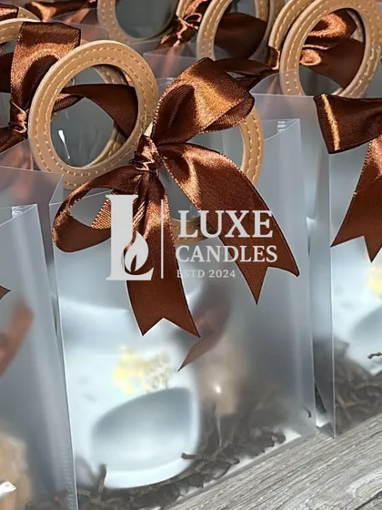 Corporate gifting can be elegant and personal. For this order, I created sophisticated hampers with ceramic diffusers and wax melts, all packed in chic frosted bags with satin ribbons. It’s a gift of fragrance and style for any team or client.