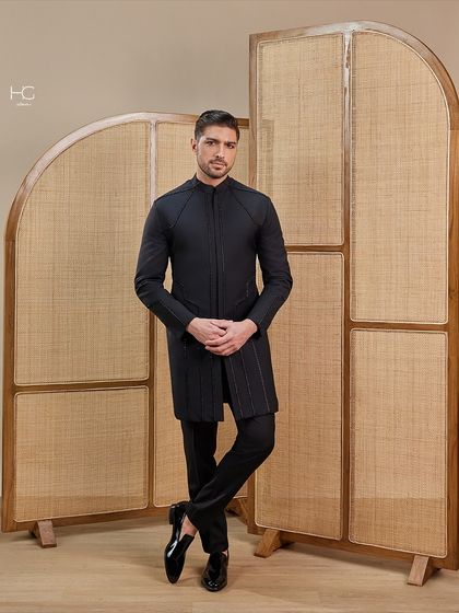 This longline achkan is designed for owning the night. The sharp tailoring and minimalist design create an aura of evening elegance and sophisticated power.