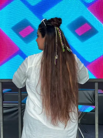 A look at my braided hairstyle for the Holi festival, designed to be both beautiful and functional.