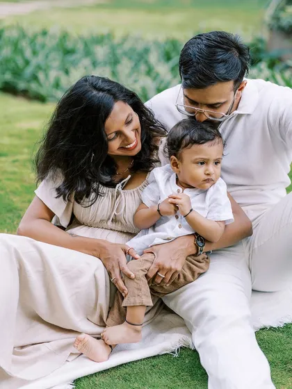 A relaxed family moment on a blanket outdoors. The natural interaction and soft light create a warm and authentic portrait.