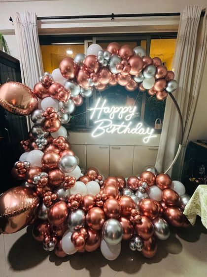 A closer look at the rose gold and silver balloon arrangement, showing the mix of chrome and metallic balloons.
