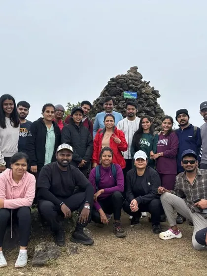 A large group photo from one of my Kumaraparvatha batches at the summit.