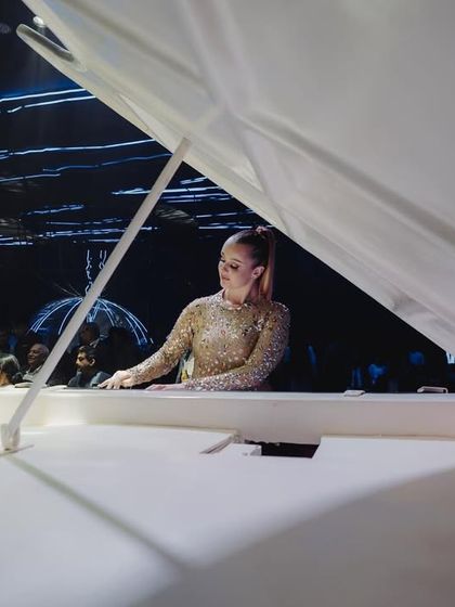 One of the unique acts we hand-picked for the Sangeet was a flying pianist, who performed while suspended in the air.