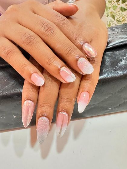 A delicate and elegant set featuring a soft ombre from nude to white, with a subtle shimmer finish.