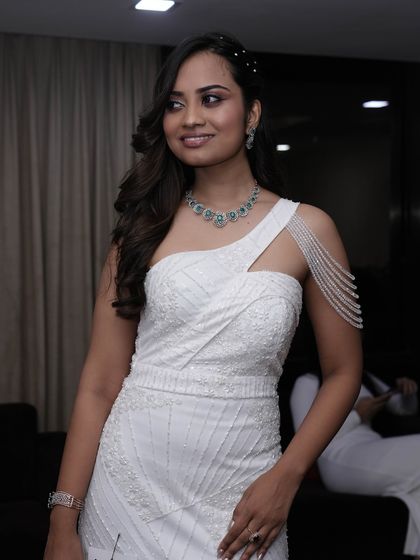 A sleek and subtle party look. The glossy nude makeup is modern and chic, perfect for a night out or an evening event.