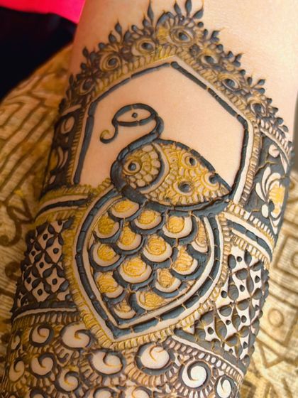 Another beautiful peacock motif, this one with a different style of feather detailing.