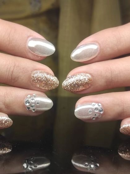 A full set of the dazzling gold glitter and metallic silver nails.