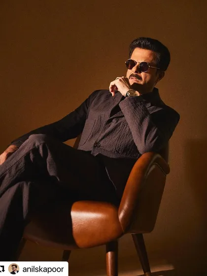Another angle from this sophisticated photoshoot.