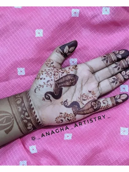 A simple yet beautiful design celebrating a love for peacocks. The two peacock motifs on the palm create a graceful and artistic look.
