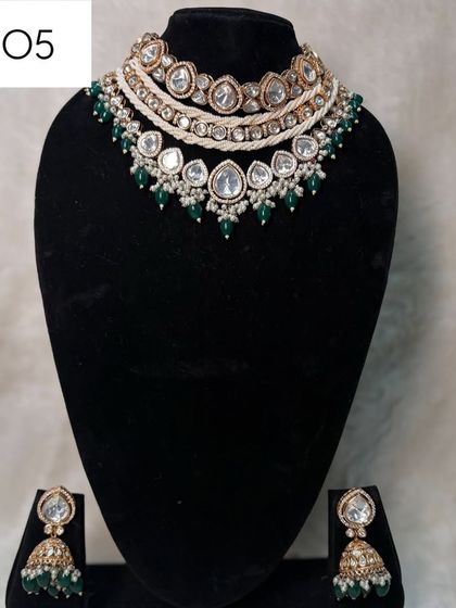 My layered bridal set B-05 has a traditional feel, with two rows of polki stones and a twisted pearl strand. This rental is perfect for a classic bridal look.