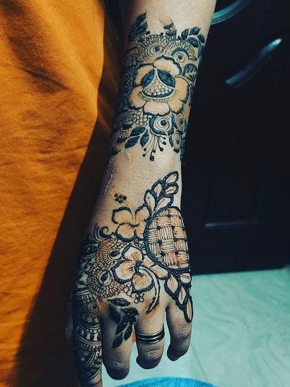 Shaikh Yasmeen - Wedding Party & Guest Mehendi Quick & Elegant Guest Mehendi photo 5