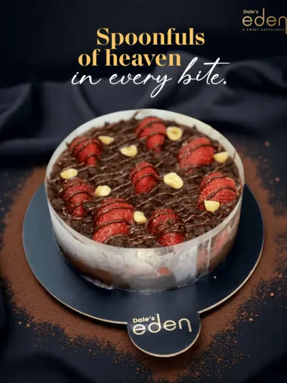 Spoonfuls of heaven in every bite. Our Strawberry Chocolate tub dessert combines rich chocolate crumble with fresh, juicy strawberries.