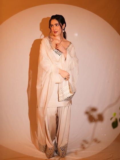 Modern Bridal & Festive Glam photo 21