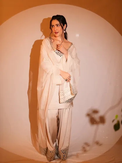 A graceful pose that captures the full essence of this traditional look. The makeup is designed to be versatile, looking just as good in motion as it does in stills.
