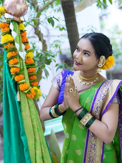 Welcoming the new year with prayers on Gudi Padwa. This traditional Maharashtrian look with a green saree, nath, and minimal makeup is perfect for the occasion.
