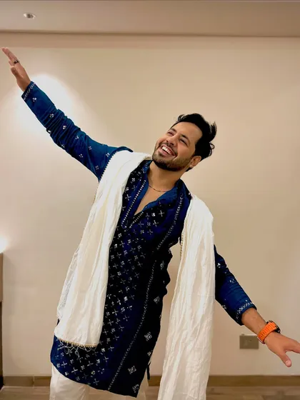 A classic 'Shah Rukh Khan' pose. Bringing a bit of Bollywood drama and fun to the photoshoot.