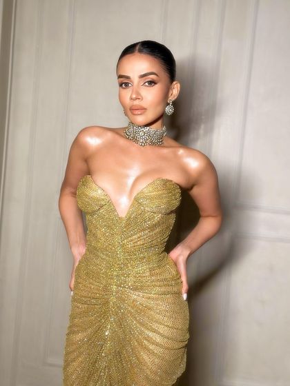 A powerful and confident pose. The makeup is designed to make you feel like a star.