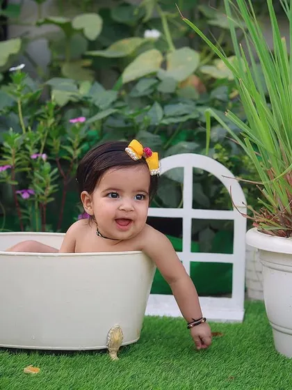 A refreshing orange-slice bath in the garden! This outdoor half-birthday session is a perfect way to cool down in the summer and capture some incredibly happy and splashy photos.