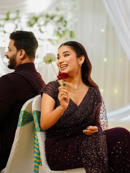 Happy brides are the prettiest! Vaishnavi was glowing during her engagement celebrations. We opted for a soft, romantic makeup look that highlighted her happiness and natural beauty.