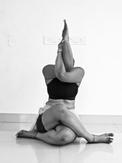 Richa Kumar - Yoga for Strength, Flexibility & Power Deep Flexibility: Heart & Hip Openers photo 17
