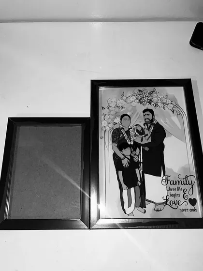 Here you can see the A4 illustrated frame next to the empty 6x8 frame. This black and white shot clearly demonstrates the size difference to help you choose the perfect frame.