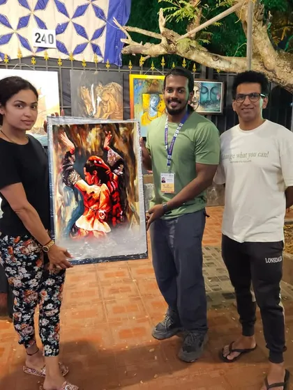 A successful sale at the KALAPARBA event. Handing over a painting to a new owner is always a special moment, connecting my art with someone who appreciates it.