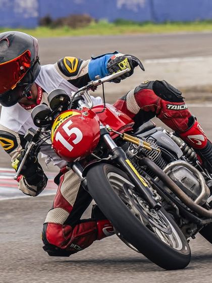 A participant in the RE GT Cup qualifiers demonstrates excellent cornering form, a result of the expert coaching provided by our team.