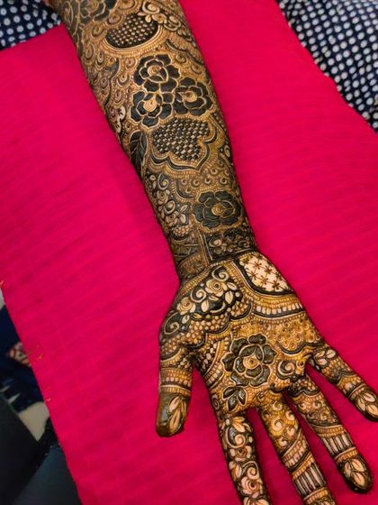 Hajira Mehendi Artist - Mehndi Artist Services Intricate Bridal & Sangeet Designs photo 45