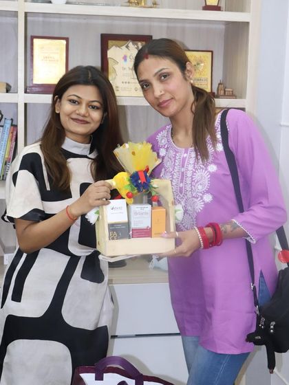 It was a pleasure to be part of this lovely patient's pre-bridal journey. Here I am presenting her with a small gift of essential skincare products to help her maintain that beautiful glow long after the wedding.