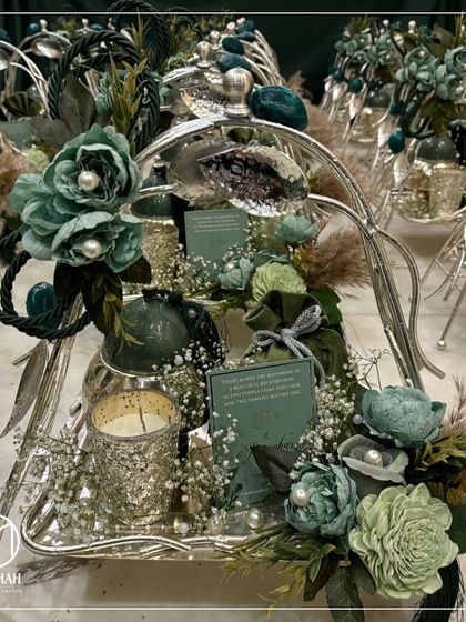 From my Gilded Grove Collection, this single-tier hamper is inspired by the beauty of green earth stones. It’s a serene and elegant choice for wedding return gifts, blending nature with craftsmanship.
