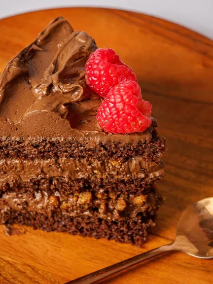 A slice of my Caramel Crunch cake. It features a moist chocolate sponge, 54% Belgian dark chocolate mousse, crunchy caramel crisps, and fresh berries for a beautifully textured dessert.
