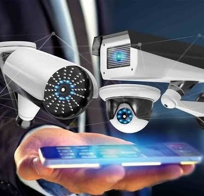 This graphic shows how you can control a variety of advanced cameras, including dome and bullet types, directly from your smartphone.