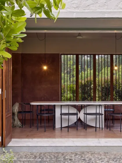 The line between inside and outside is intentionally blurred in our designs. At Villa Uma, we used deep, earthy red plaster walls and large openings to connect the dining space with the surrounding landscape, creating an atmosphere that is both elegant and deeply relaxing.