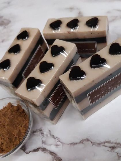 Fall in love with my rich Choco Vanilla soap. Made to look like a slice of chocolate layer cake with little hearts on top, it's formulated with real cocoa and vanilla extract for a delicious scent.