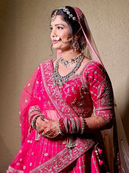 This bride chose a beautiful pink lehenga for her wedding. The detailed jewellery, including the nath and matha patti, are all part of my rental collection.