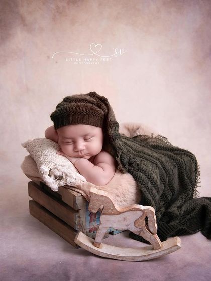 "Lakdi ki kathi, kathi pe ghoda." This nostalgic theme uses simple, rustic props like a wooden crate and a rocking horse to create a timeless and charming scene.