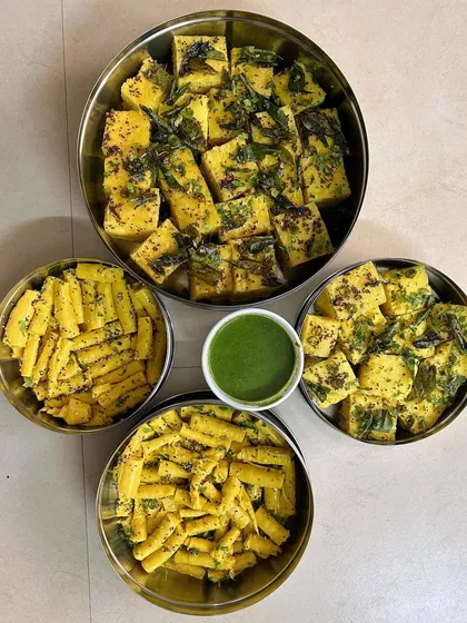 A beautiful arrangement of Khaman Dhokla and Khandvi, two classic Gujarati snacks.