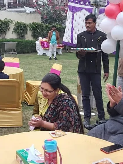 The moment of applause after a successful card trick. It's not just about fooling people, it's about entertaining them and leaving them with a smile.